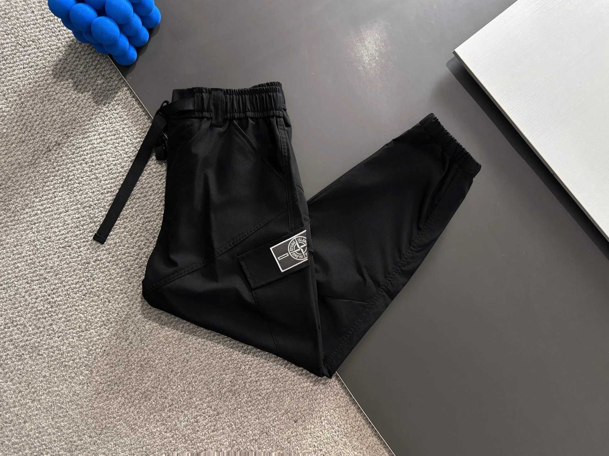🅿️400 shipped next day Stone lsland/stone island 2025 spring and summer new elastic band casual solid color leggings trousers, trousers hem with two needle stitches, fine and firm stitching, counter-customized fabrics with high breathability and comfort, impeccable details, brand element design concept, reflecting high quality. It feels delicate and soft! It presents a casual cut and the upper body shape is great! Size: M-3XXL